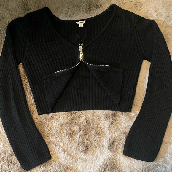 Garage black fall cropped zipped up sweater. Comfy sweater feel with cute look. - Picture 2 of 5